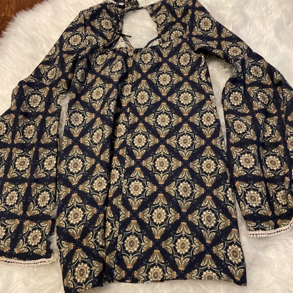 Dress - Picture 2 of 4